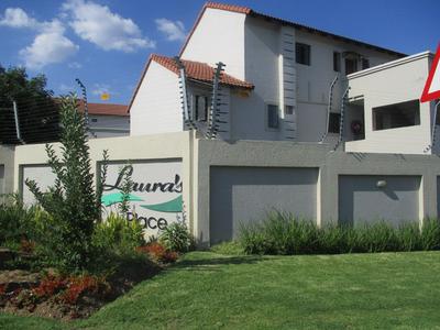 Townhouse For Rent in Noordwyk, Midrand