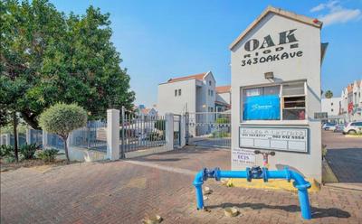 Townhouse For Rent in Ferndale, Randburg